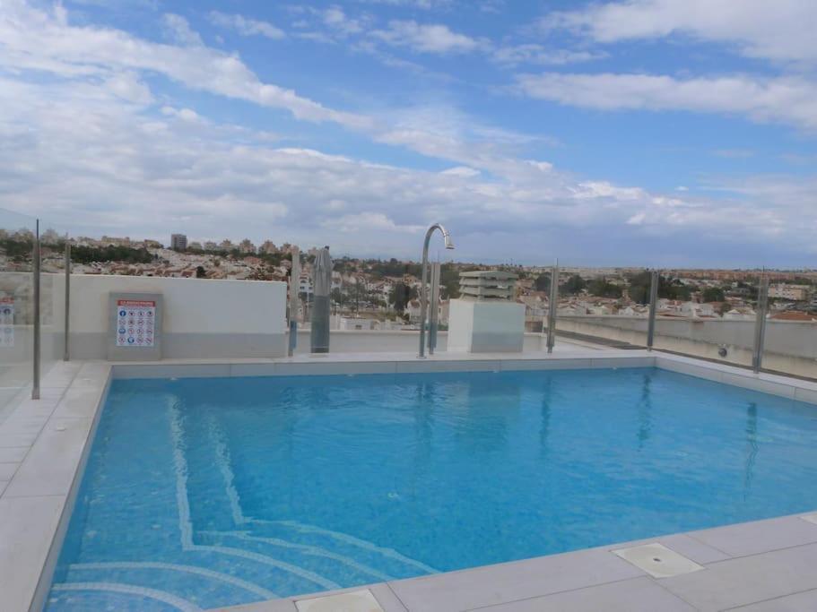 Modern Apartment In Torrevjea 200M From The Loccos Beach Torrevieja Eksteriør billede