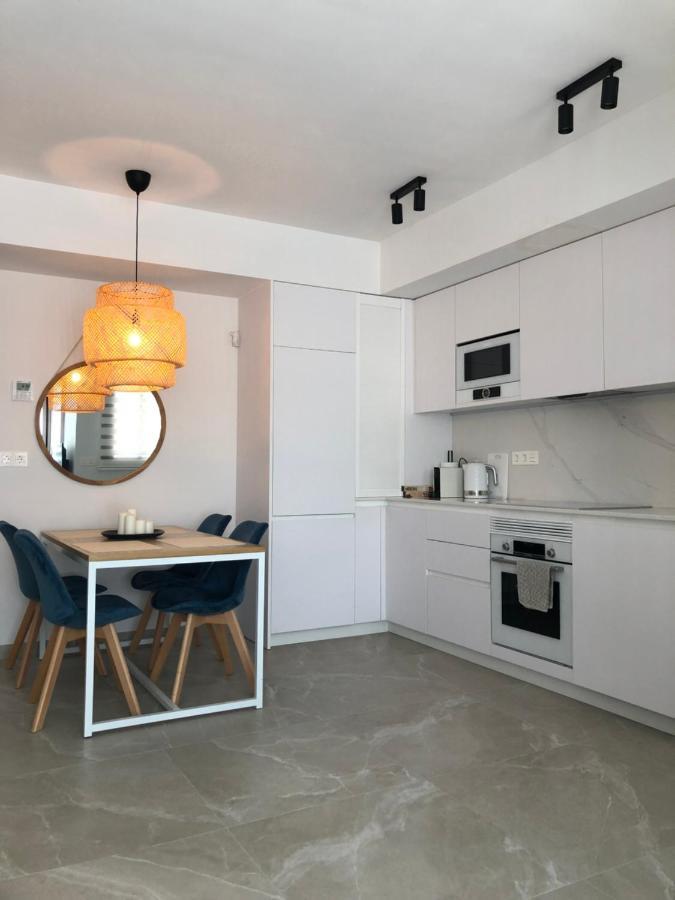 Modern Apartment In Torrevjea 200M From The Loccos Beach Torrevieja Eksteriør billede